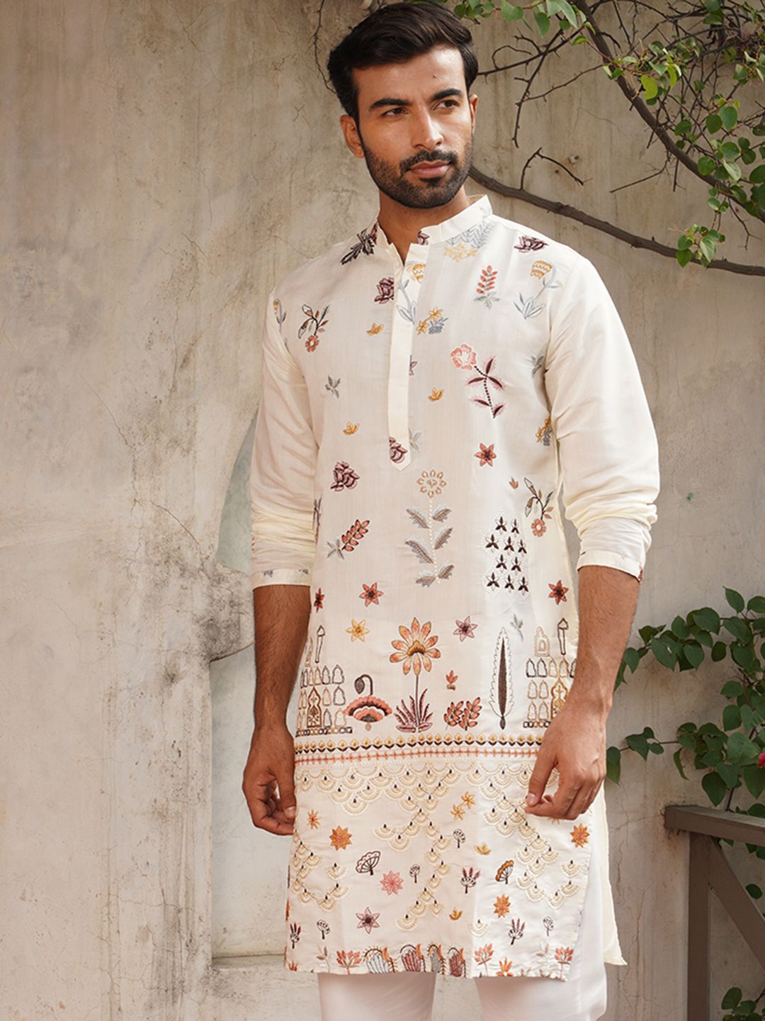 Jompers Floral Embroidered Mandarin Collar Straight Kurta