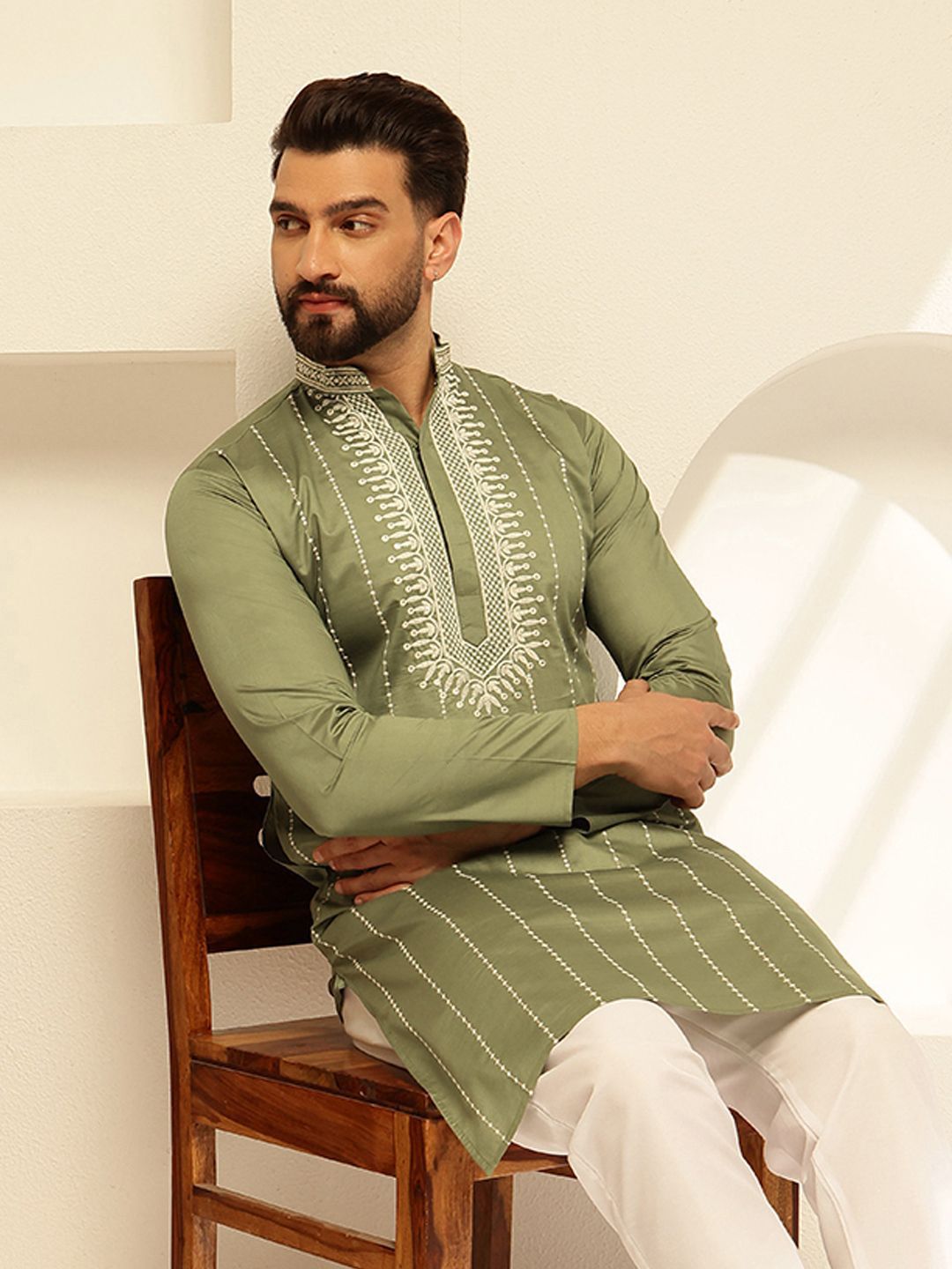SOJANYA Geometric Embroidered Mandarin Collar Thread Work Cotton Silk Straight Kurta