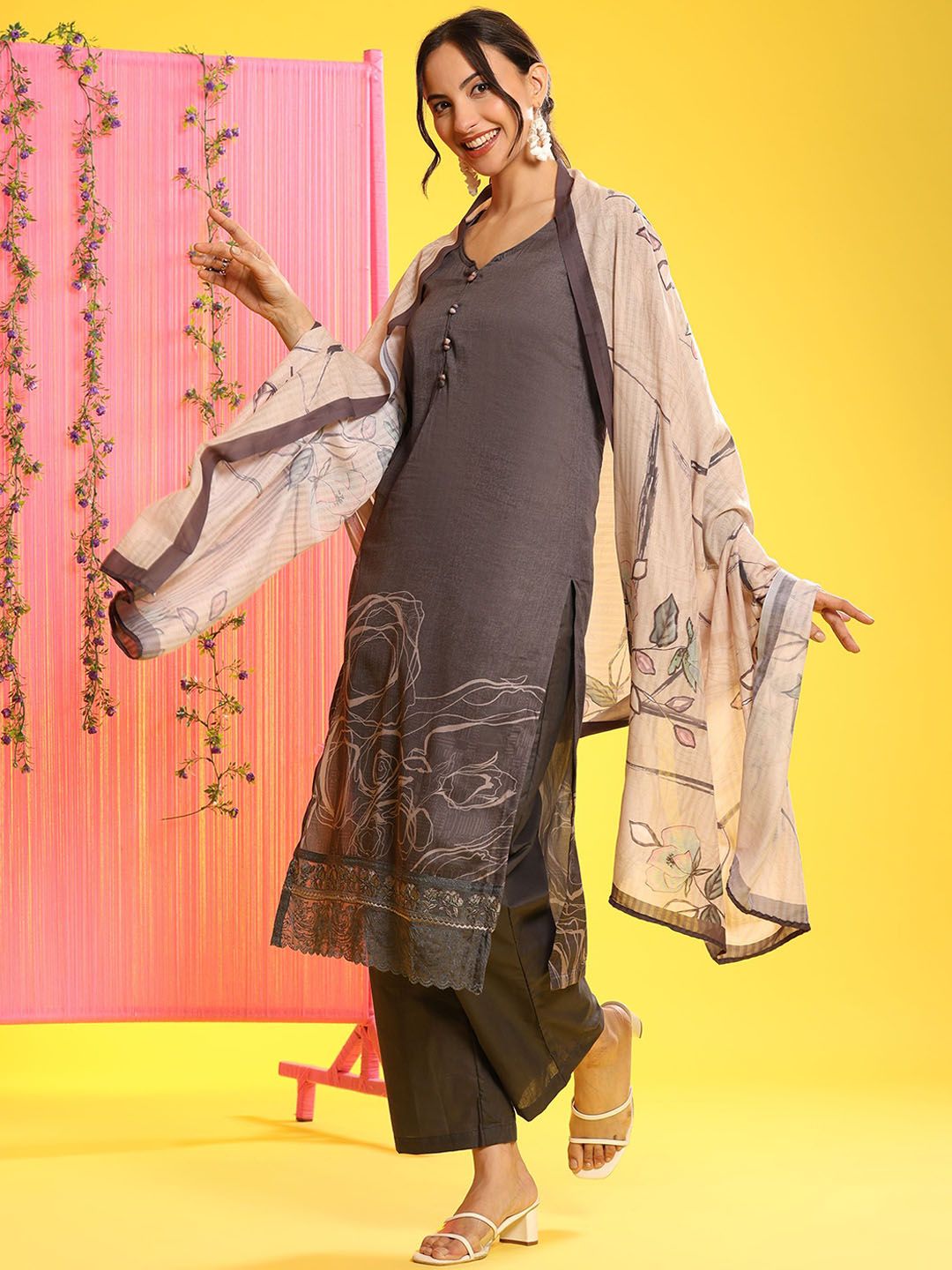 Mamicha Women Geometric Printed Thread Work Kurta