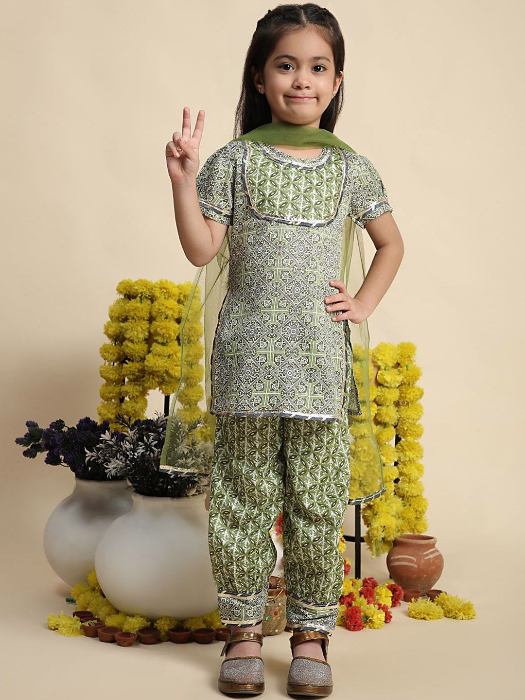 Cutiekins Girls Ethnic Motifs Printed Straight Kurta with Salwar & Dupatta