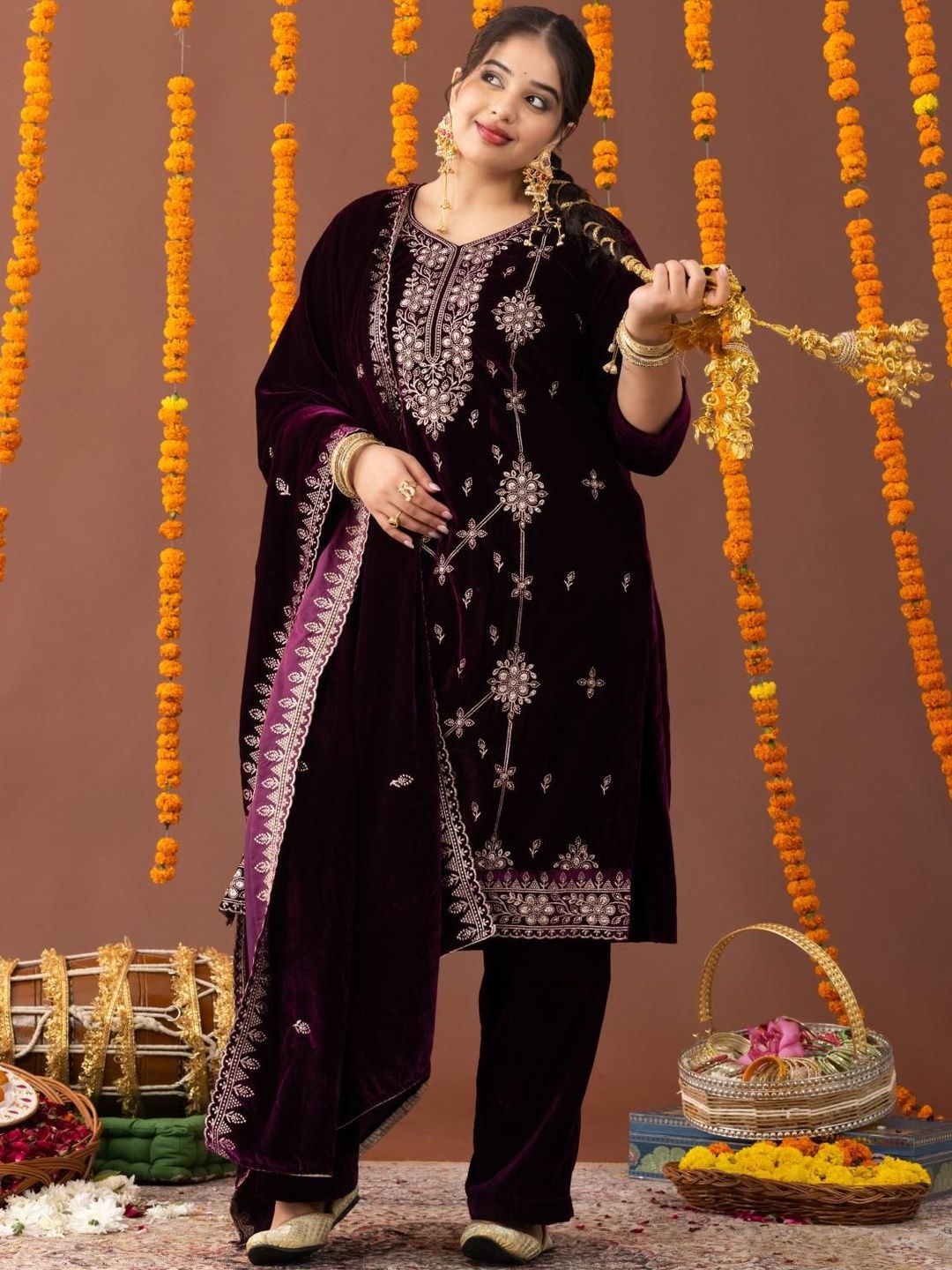 Mamicha Floral Embroidered Regular Kurta & Trousers With Dupatta