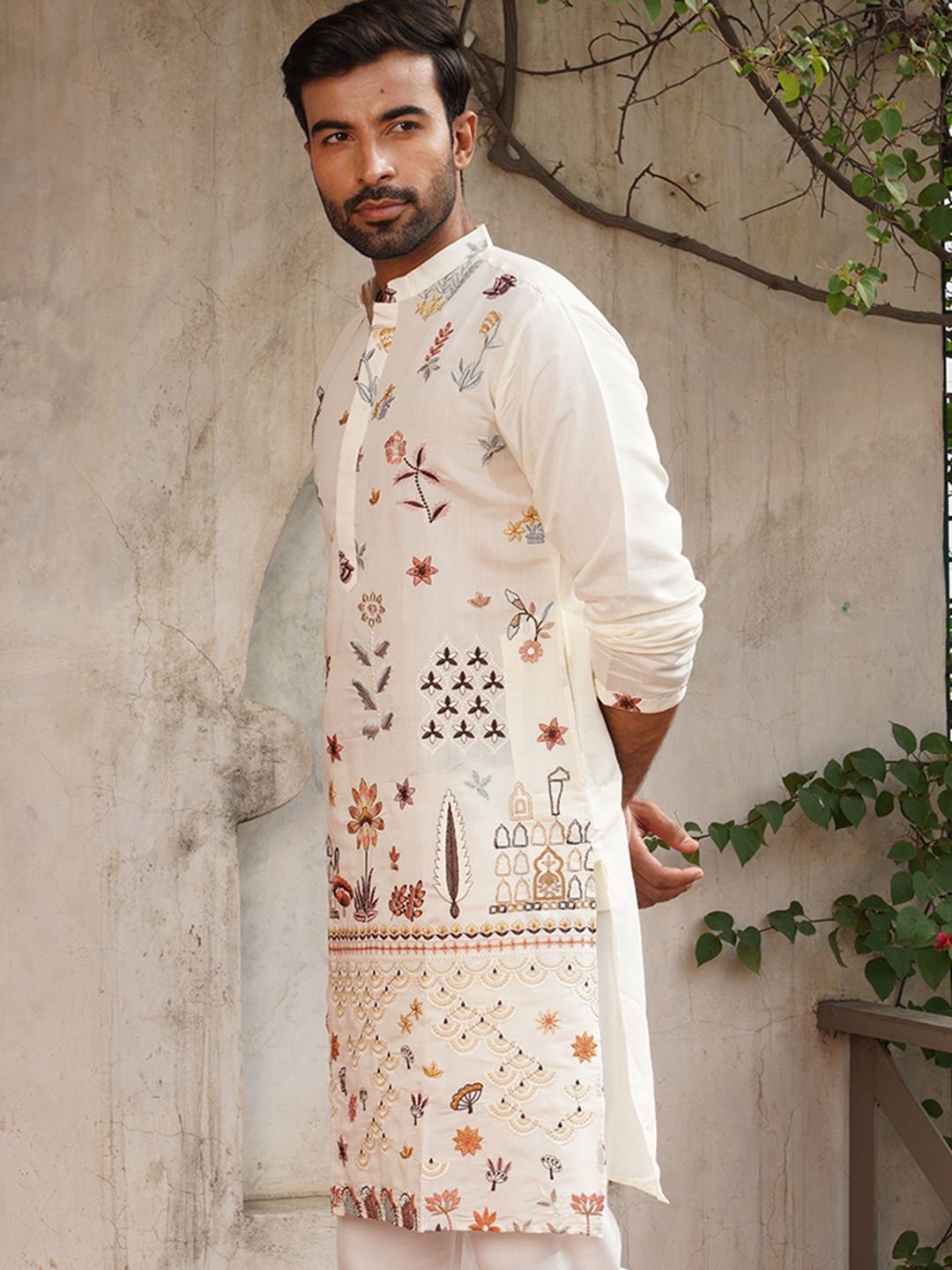 Jompers Floral Embroidered Mandarin Collar Straight Kurta