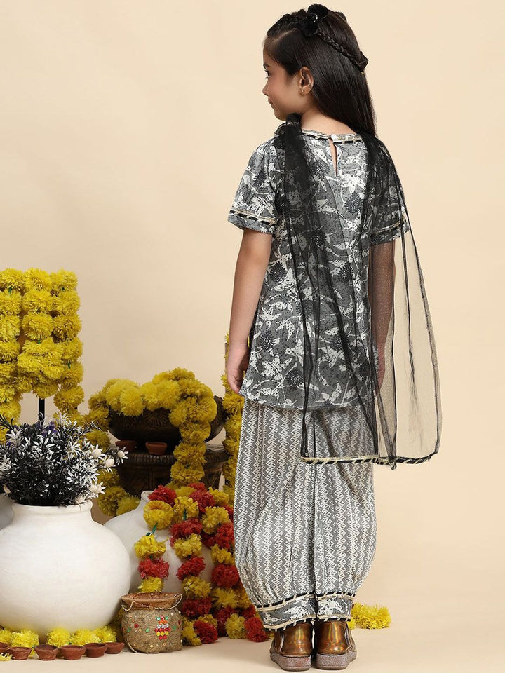 Cutiekins Girls Floral Printed Straight Kurta with Salwar & With Dupatta