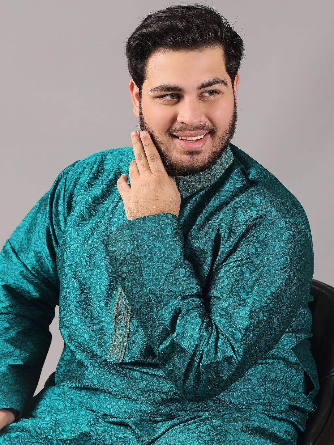 SOJANYA PLUS Size Paily Woven Design Band Collar Kurta Lurus Zari