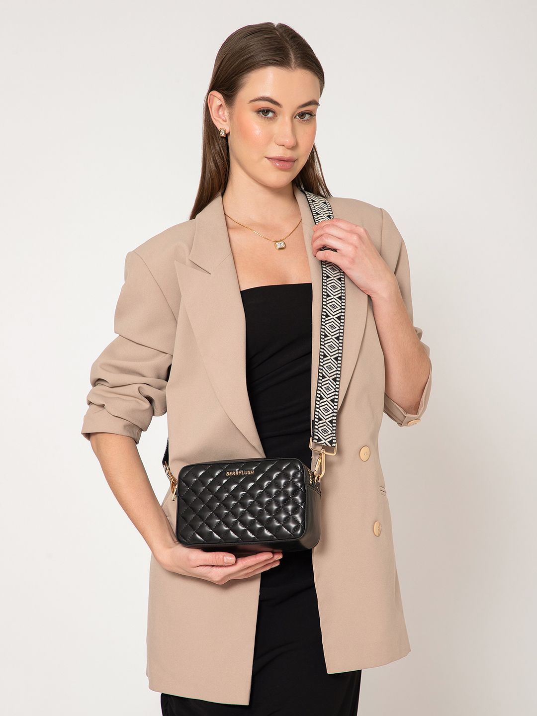 Berrylush Women Solid Baguette Quilted Sling Bag