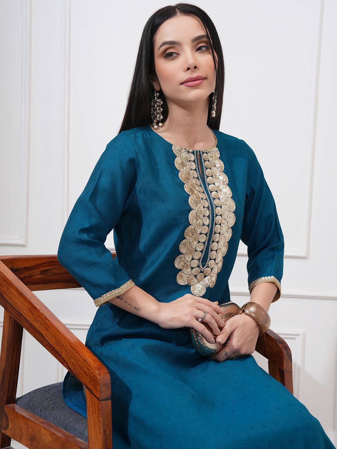 Vishudh Women Embellished Straight Kurta