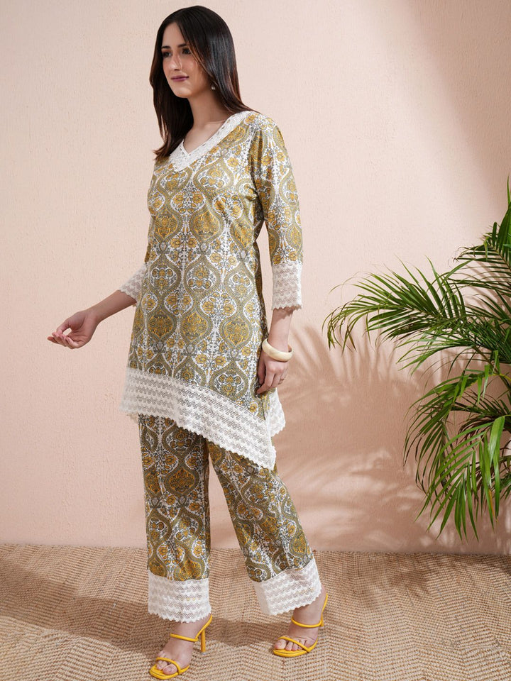 Vishudh Cream Printed V-Neck Three-Quarter Sleeves Pure Cotton Top With Trouser