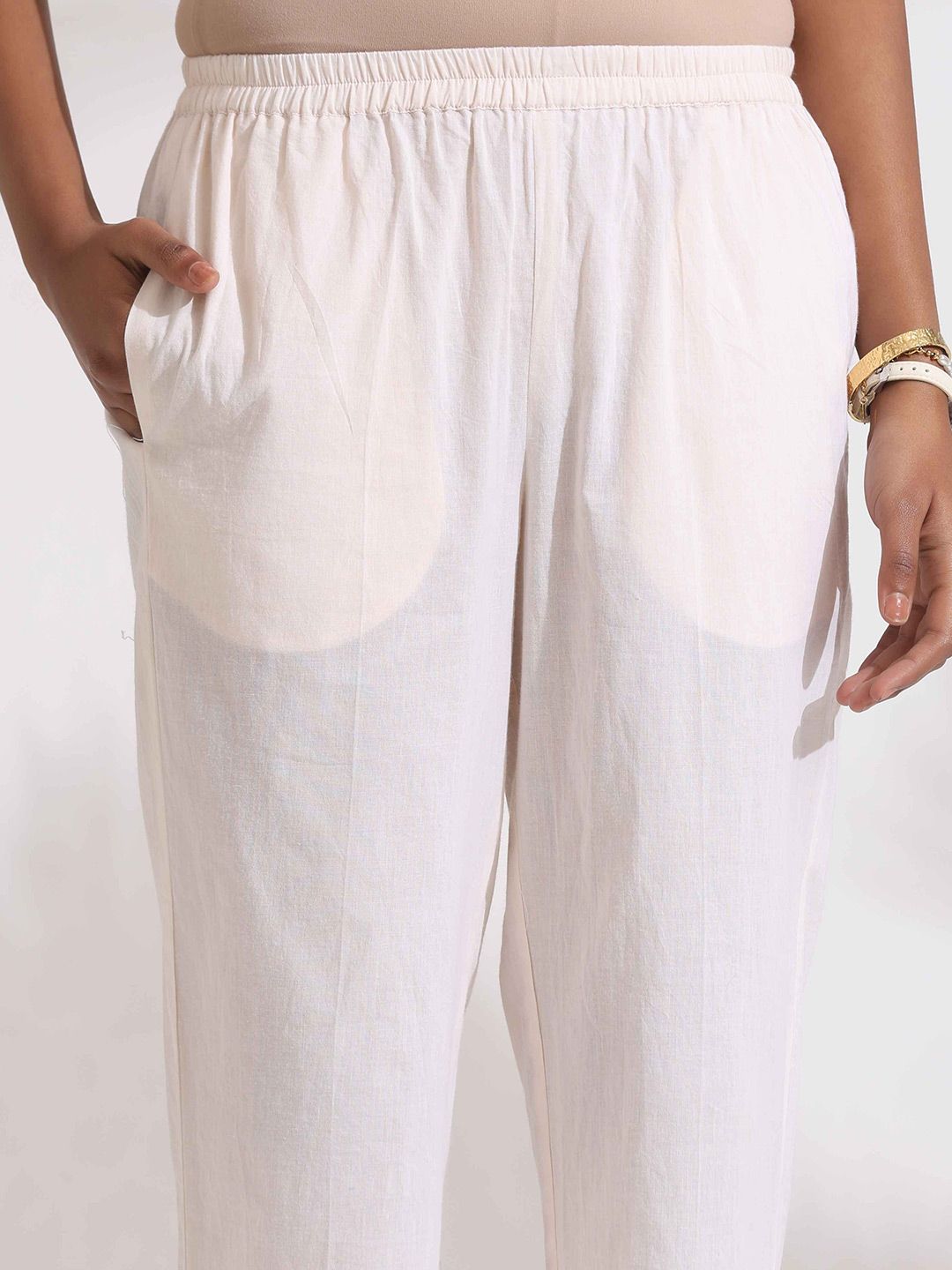 trueBrowns Women Floral Embroidered Regular Thread Work Pure Cotton Kurta with Trouser