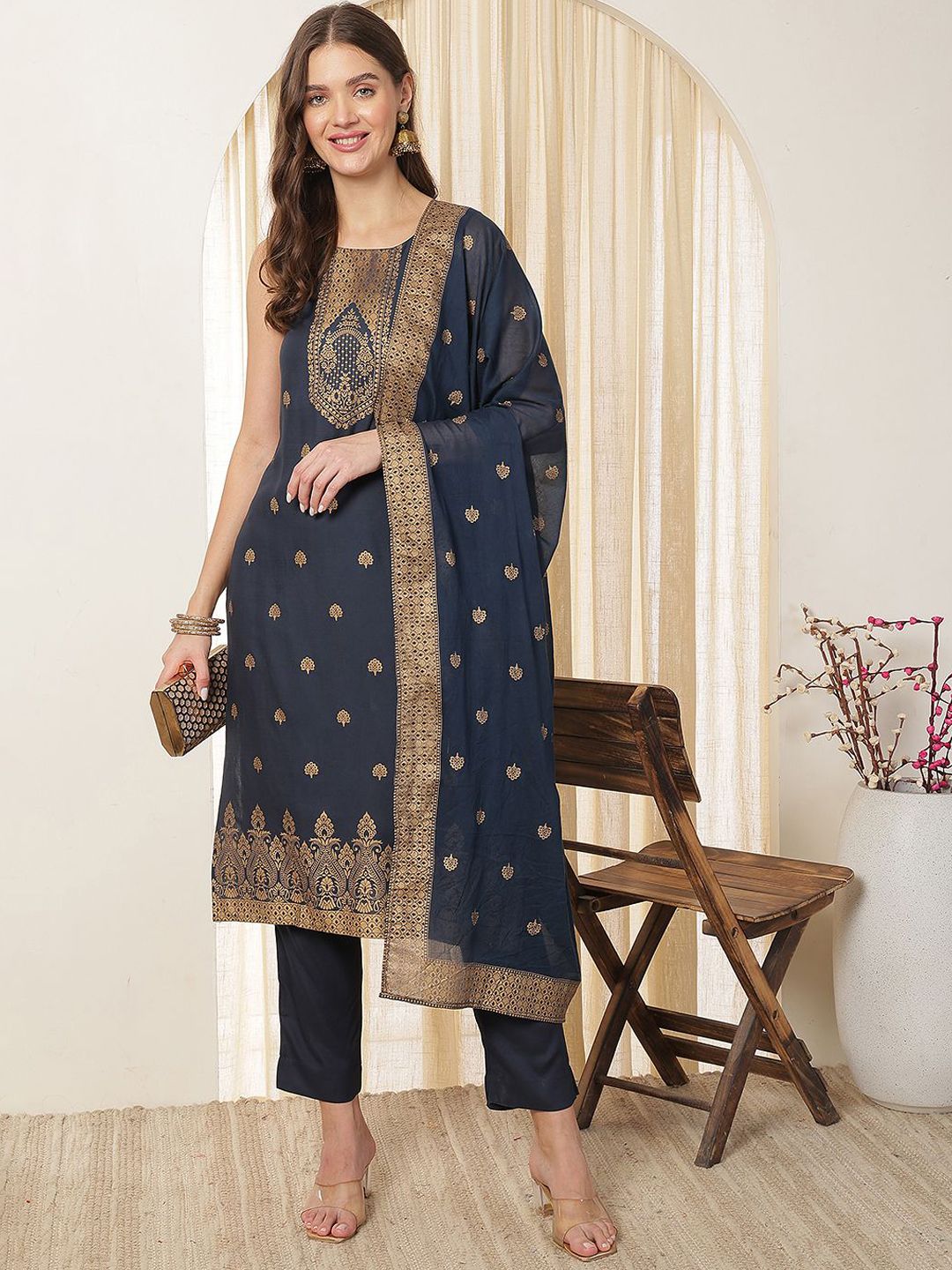 Anouk Women Floral Printed Regular Kurta with Trousers & With Dupatta