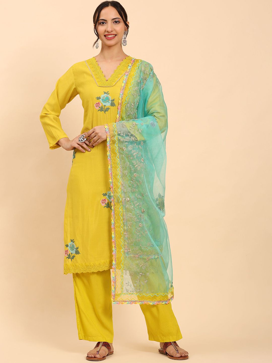 Mamicha Women Embroidered Thread Work Kurta