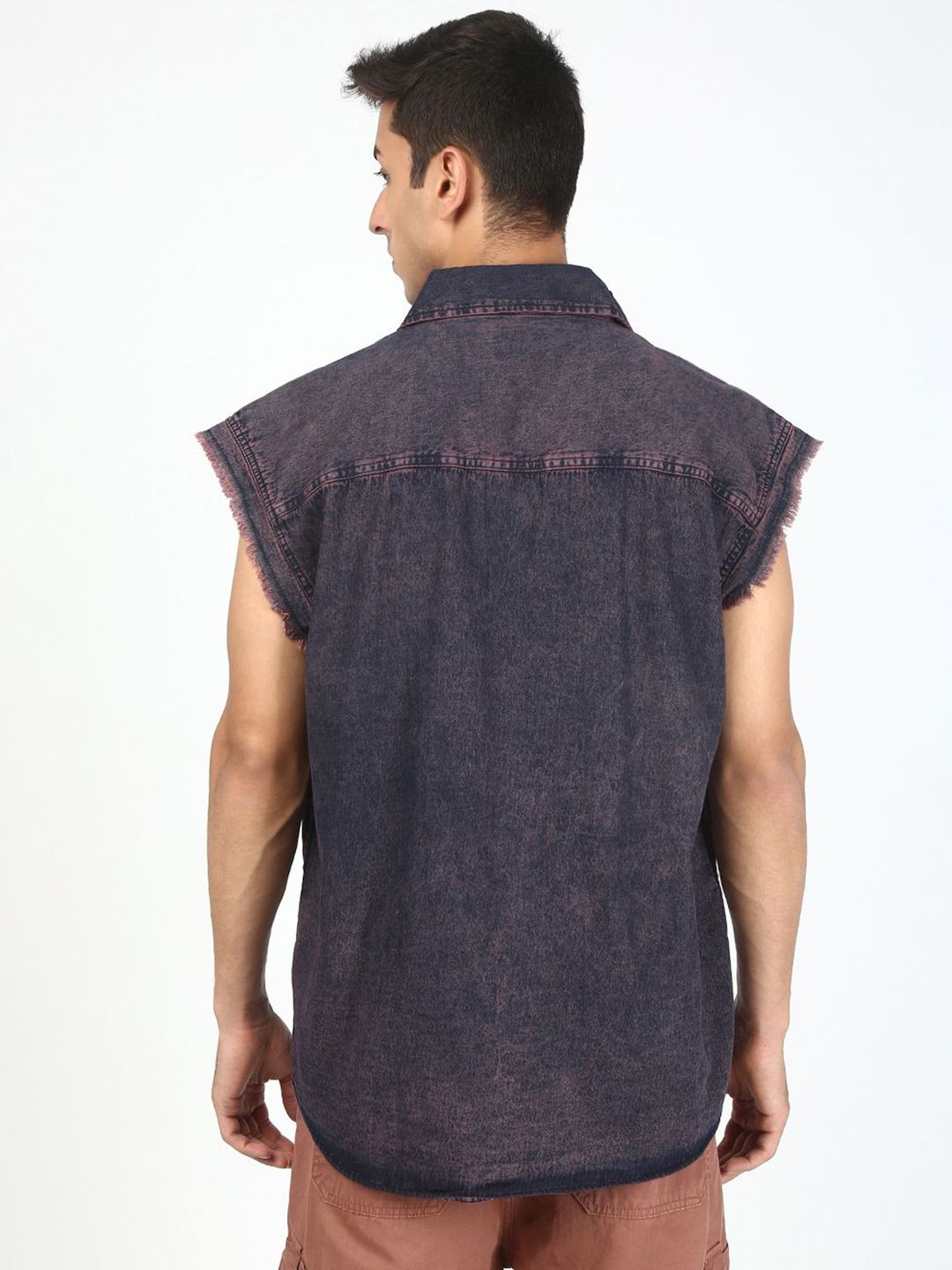 Bene Kleed Men Tinted Denim Sleeveless Shirt
