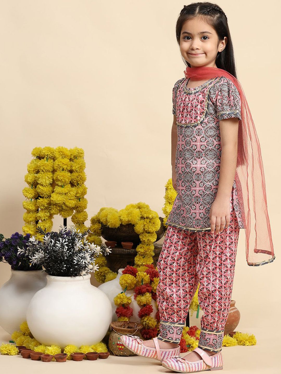 Cutiekins Girls Ethnic Motifs Printed Puffed Sleeves Straight Kurta with Salwar & Dupatta
