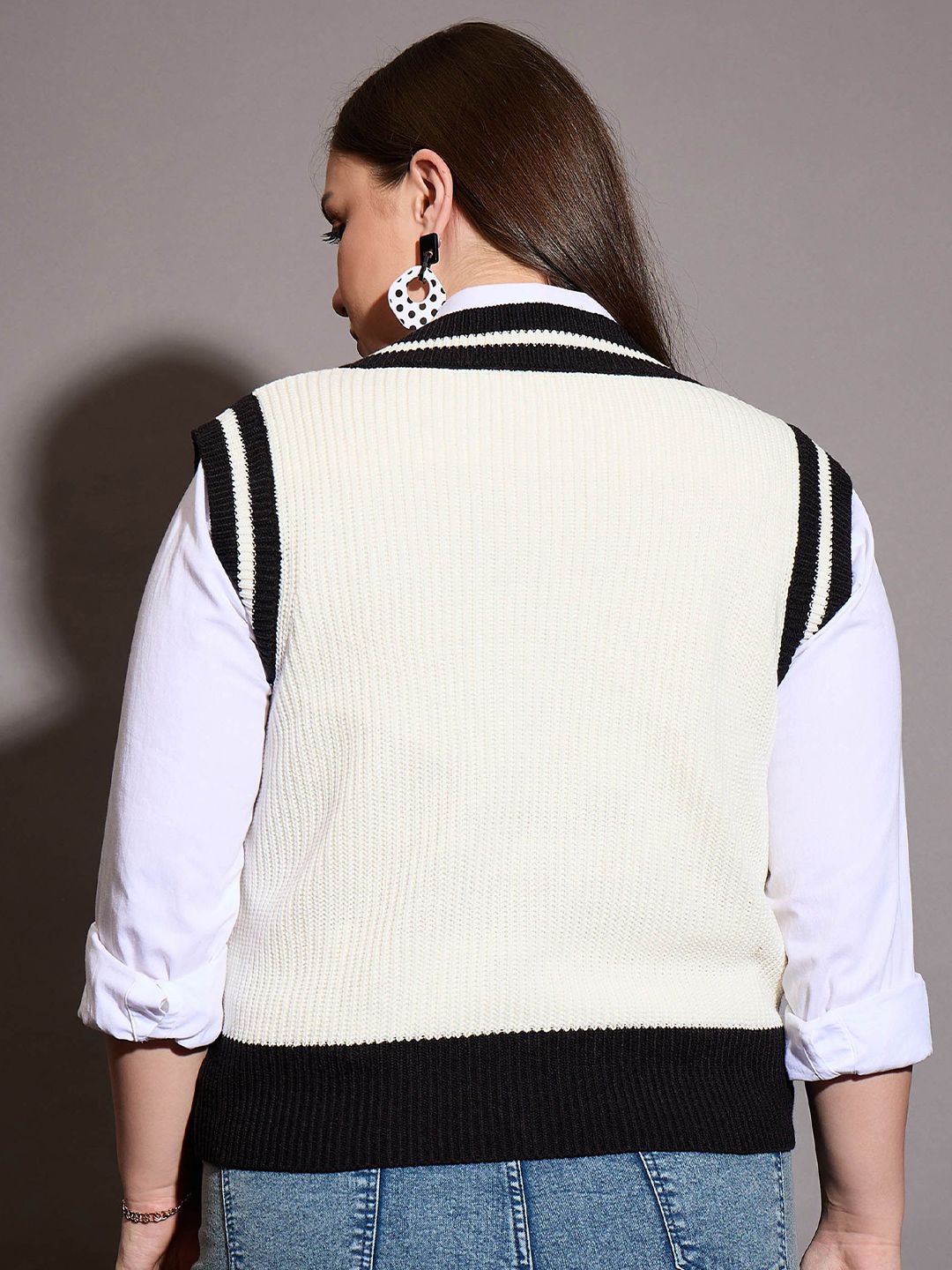 SASSAFRAS Curve Women Plus Size Striped  V-Neck Sweater Vest