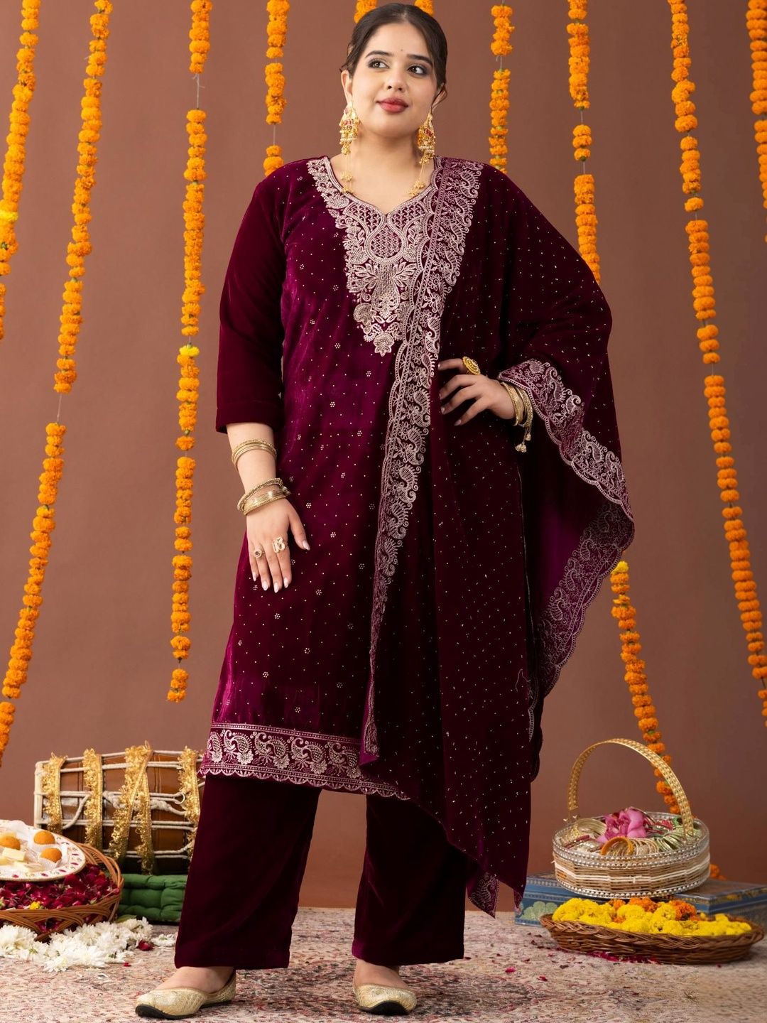 Mamicha Floral Embroidered Regular Kurta & Trousers With Dupatta