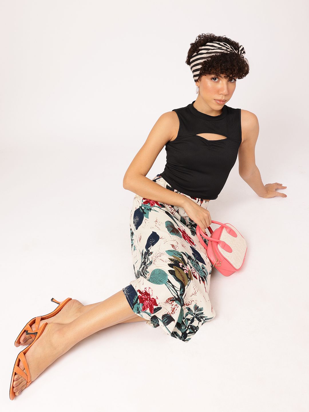 DressBerry Vintage Twist Cut-Out Ribbed Crop Top