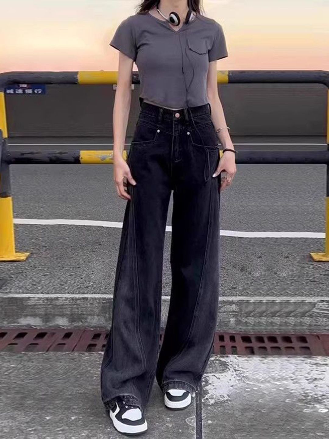 DressBerry Women Straight Fit High-Rise No Fade Jeans