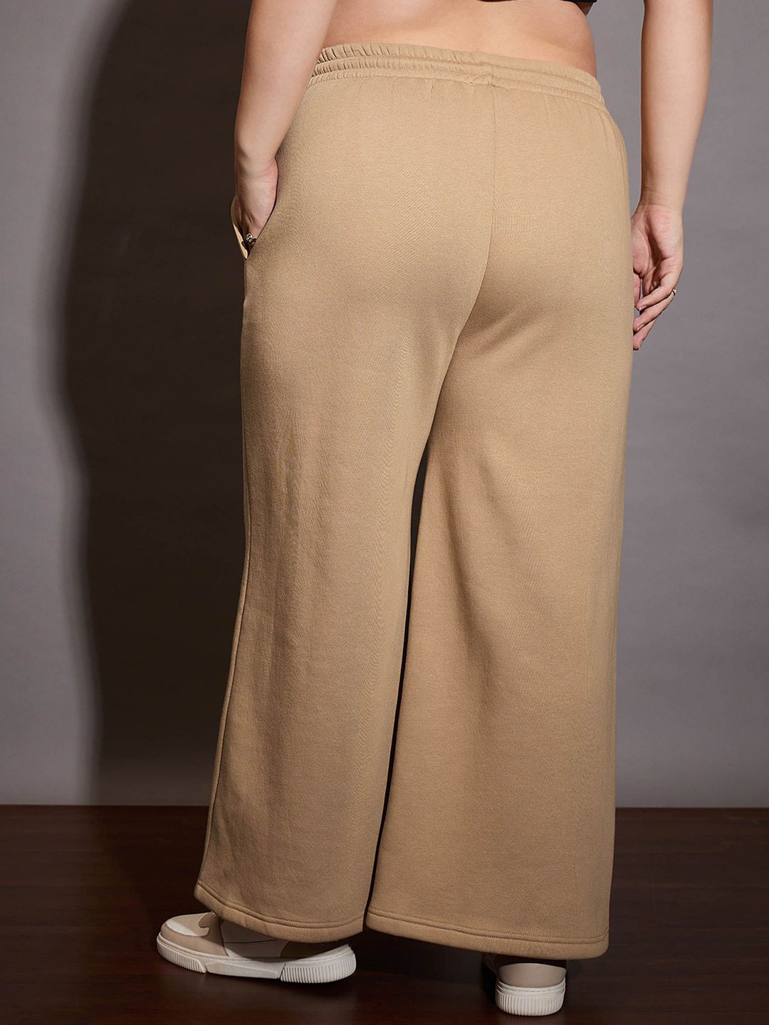 SASSAFRAS Curve Women Mid-Rise Track Pants