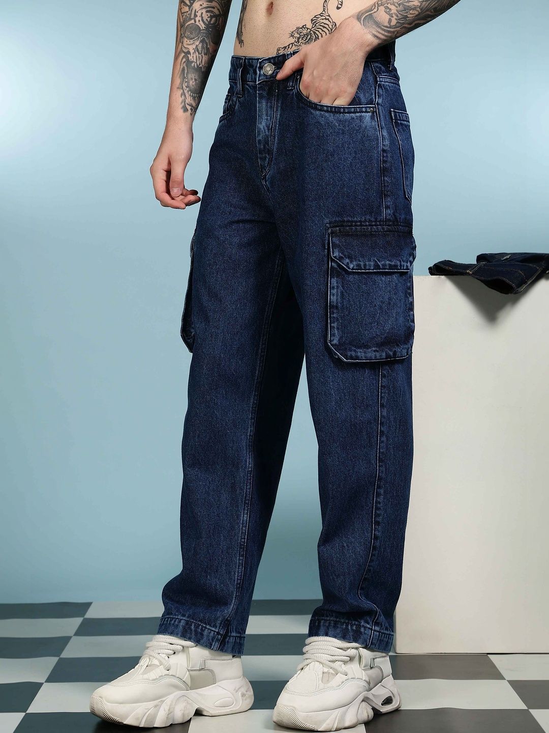 Eszett Men Washed Baggy-Fit Twin Pocket Mid-Rise Cargo Jeans
