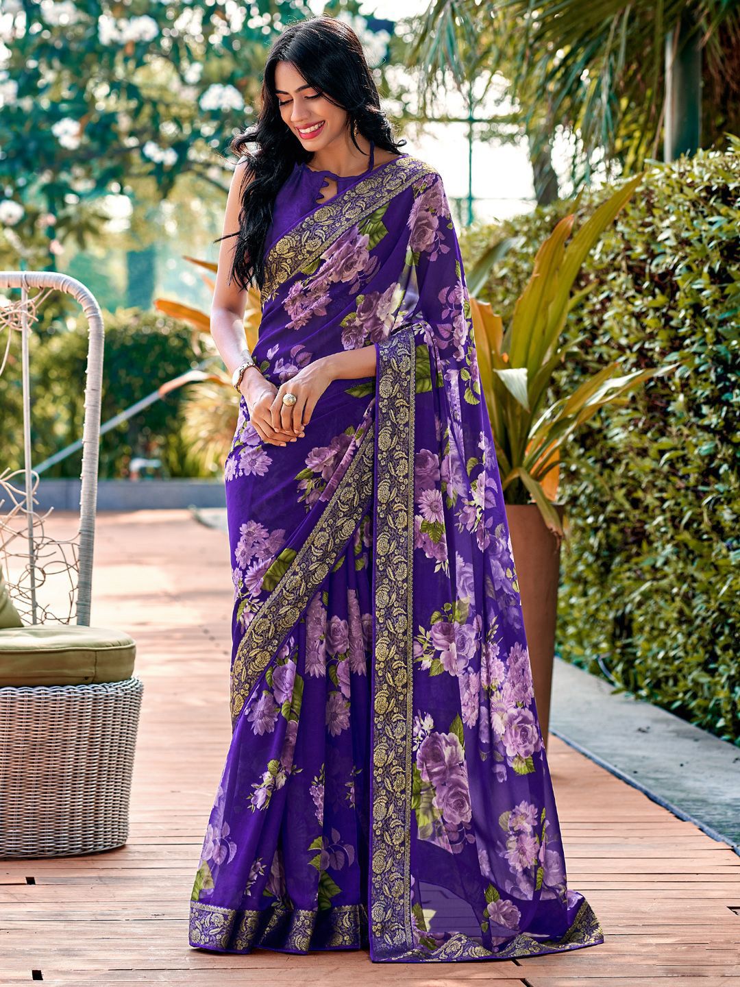 Saree mall Floral Embellished Zari Sarees