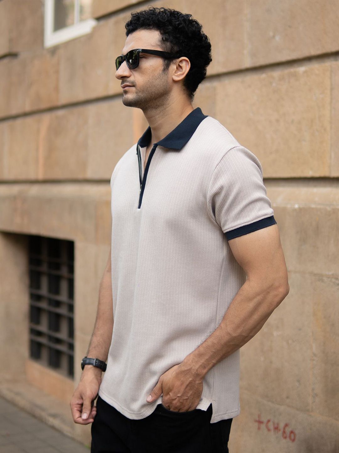 Powerlook Men Beige Contrast Collar Zipper T-Shirt