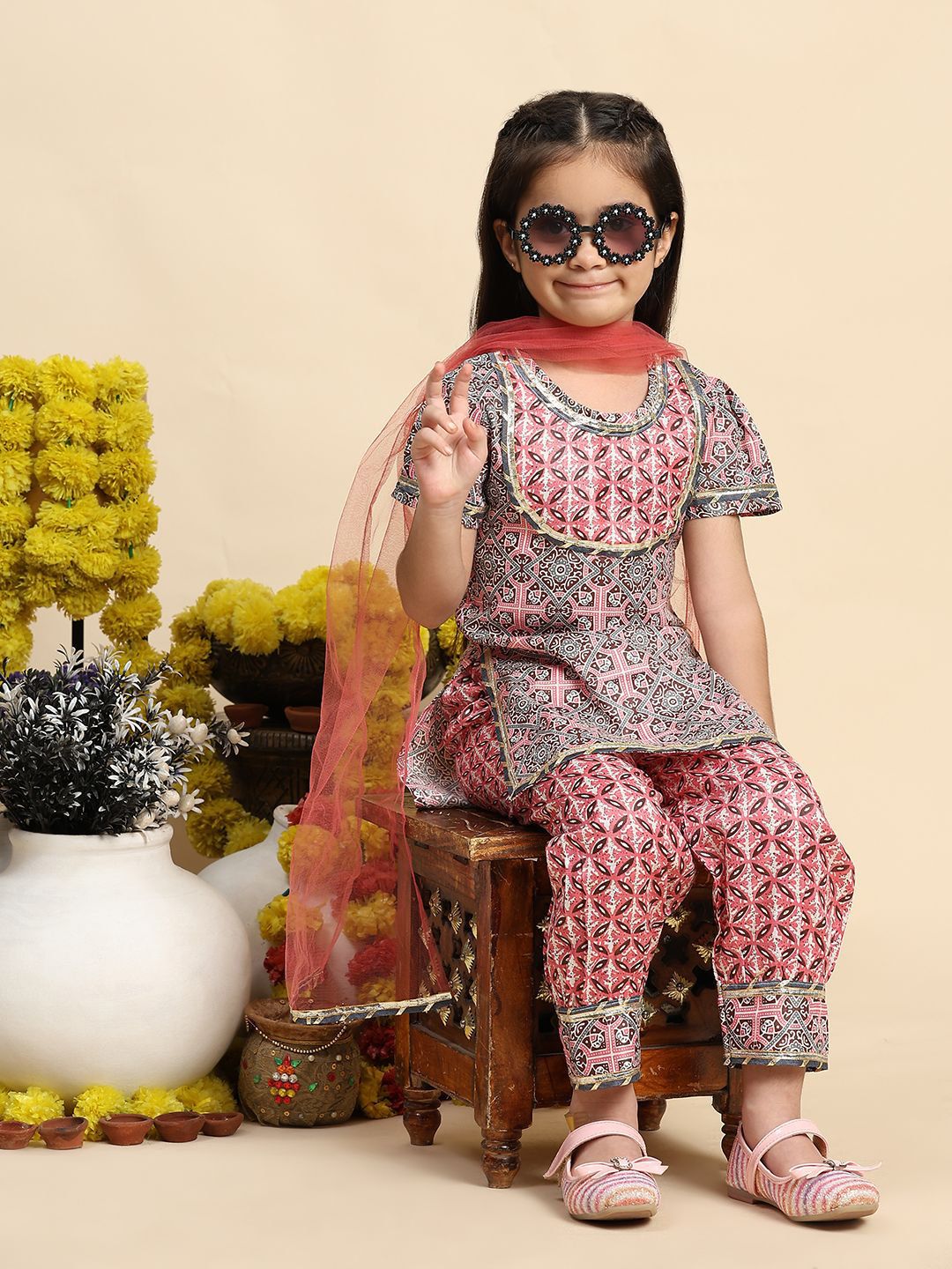 Cutiekins Girls Ethnic Motifs Printed Puffed Sleeves Straight Kurta with Salwar & Dupatta