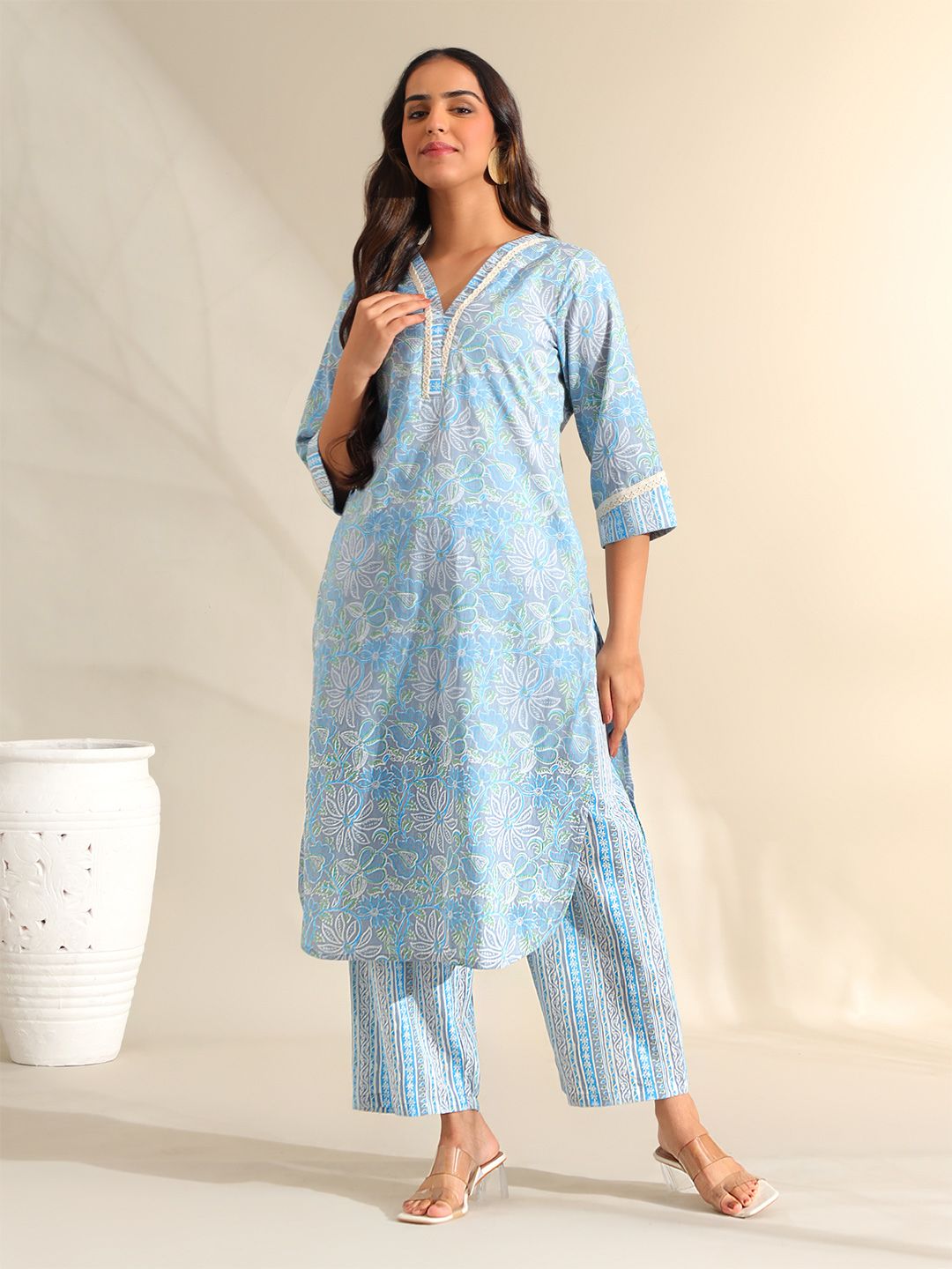 Mamicha Women Floral Printed Regular Pure Cotton Kurta with Trousers