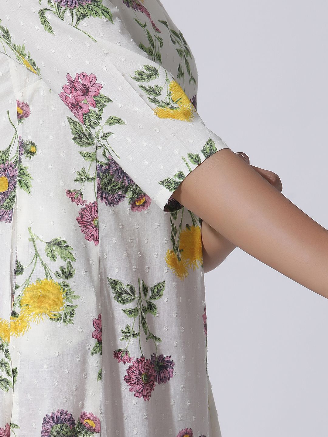 W Floral Printed Keyhole Neck Panelled Cotton Dobb Weave A-Line Kurta