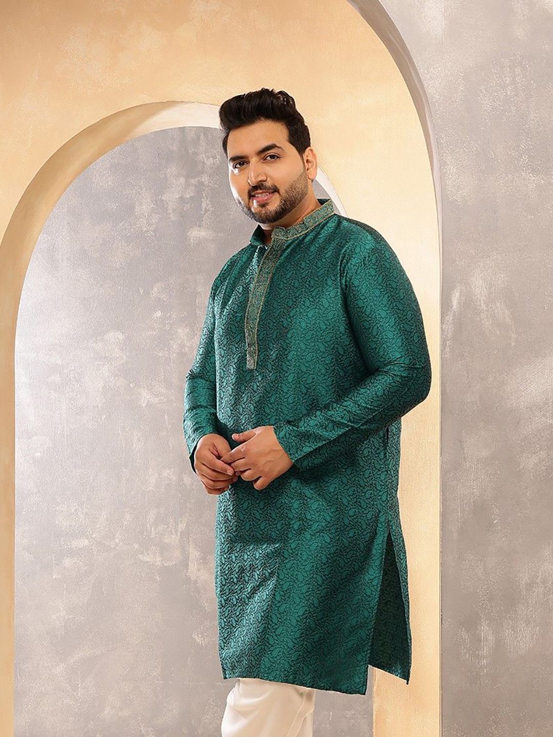 SOJANYA PLUS Men Paisley Woven Design Straight Kurta