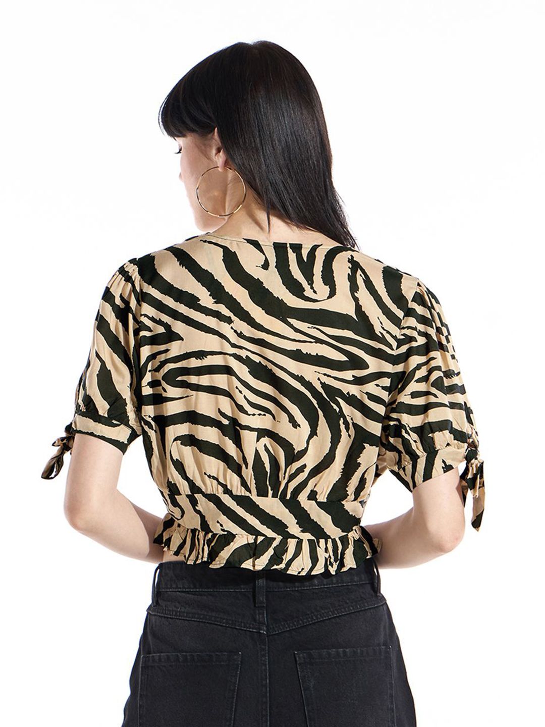 Bewakoof Women V-Neck Printed Crop Top