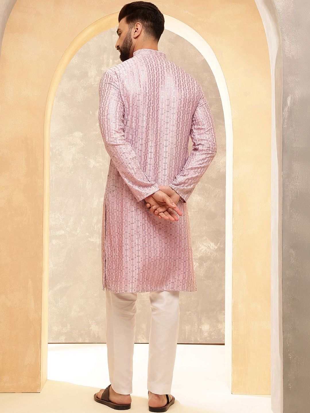 SOJANYA Men Embroidered Thread Work Kurta