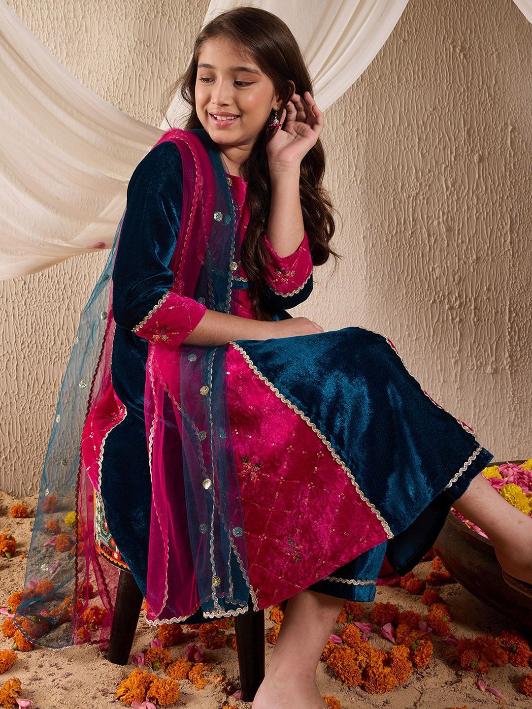 pspeaches Girls Colourblocked Sequinned Panelled Velvet Kurta with Trousers & Dupatta