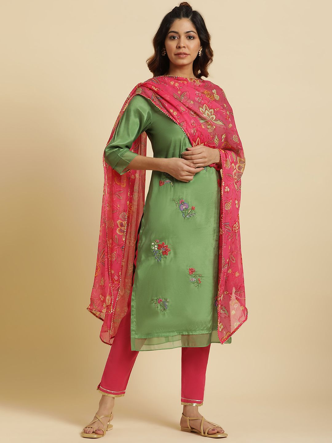 W Embroidered Thread Work Keyhole Neck Straight Kurta