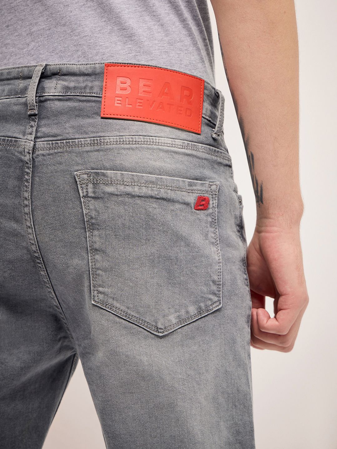 THE BEAR HOUSE Men Slim Fit Light Fade Jeans