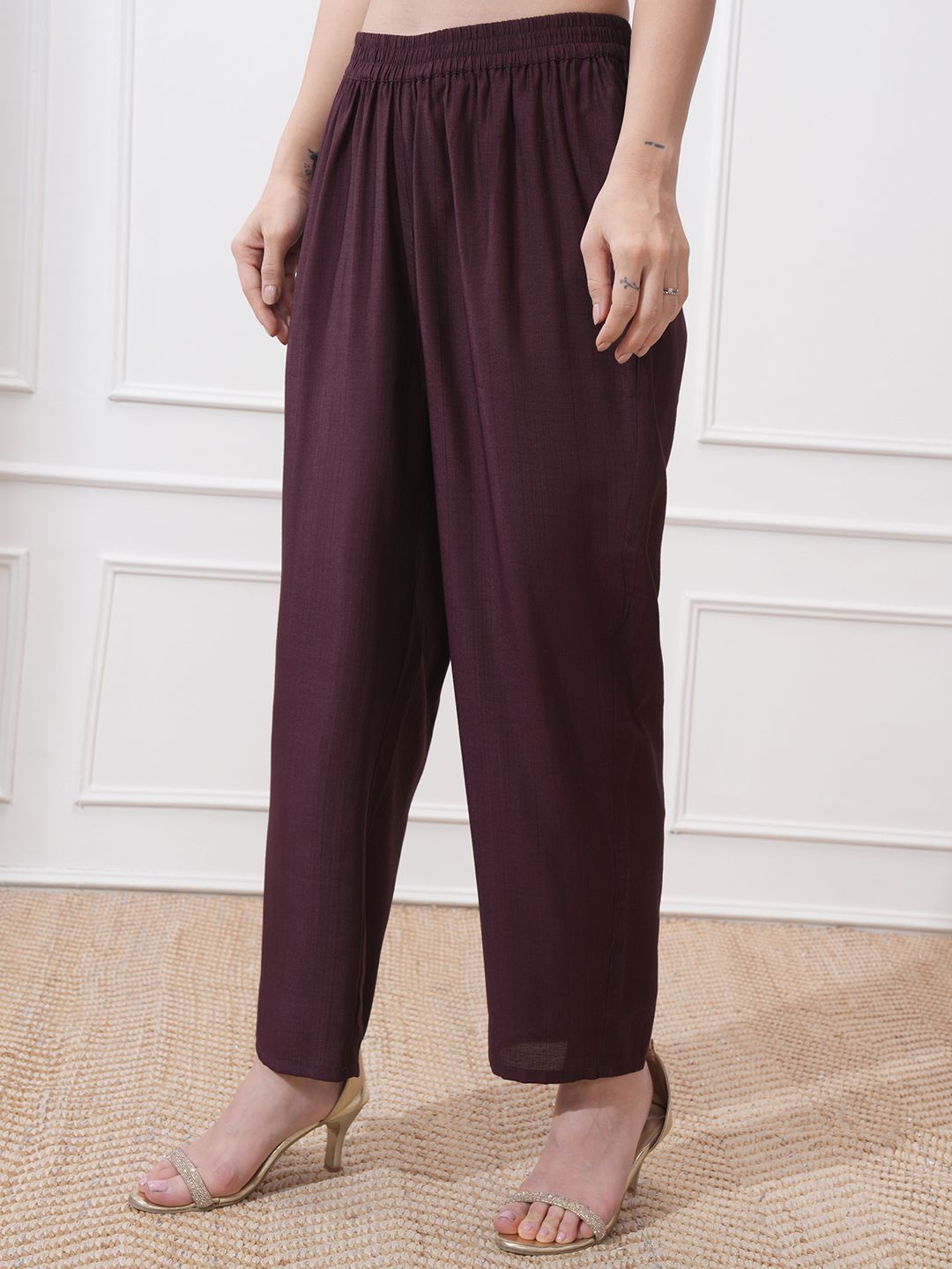 Kurta Biasa Sulam Bunga Wanita Vishudh dengan Seluar