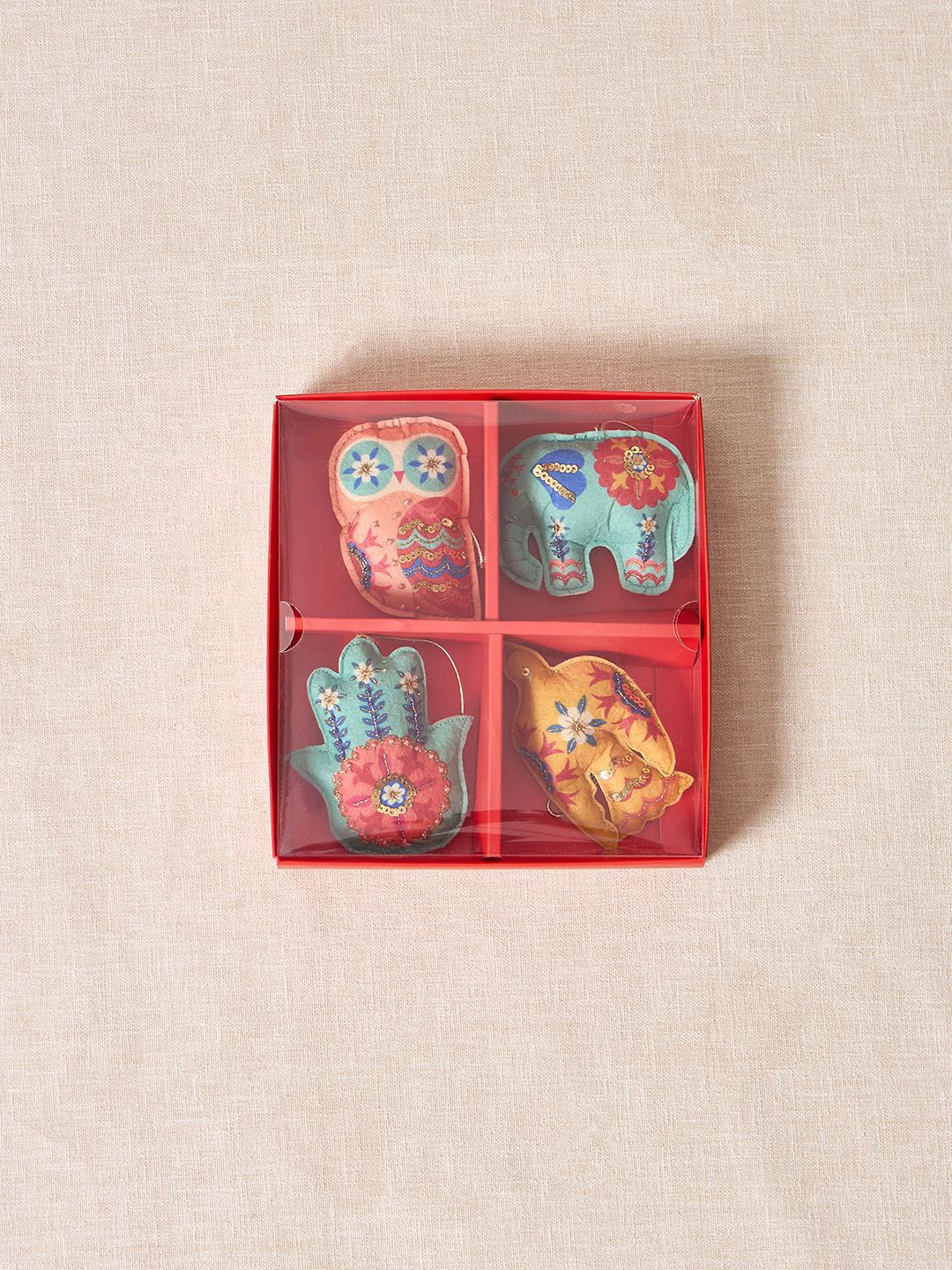 Chumbak 4 pcs Merry Magical Charms Home Gift Set