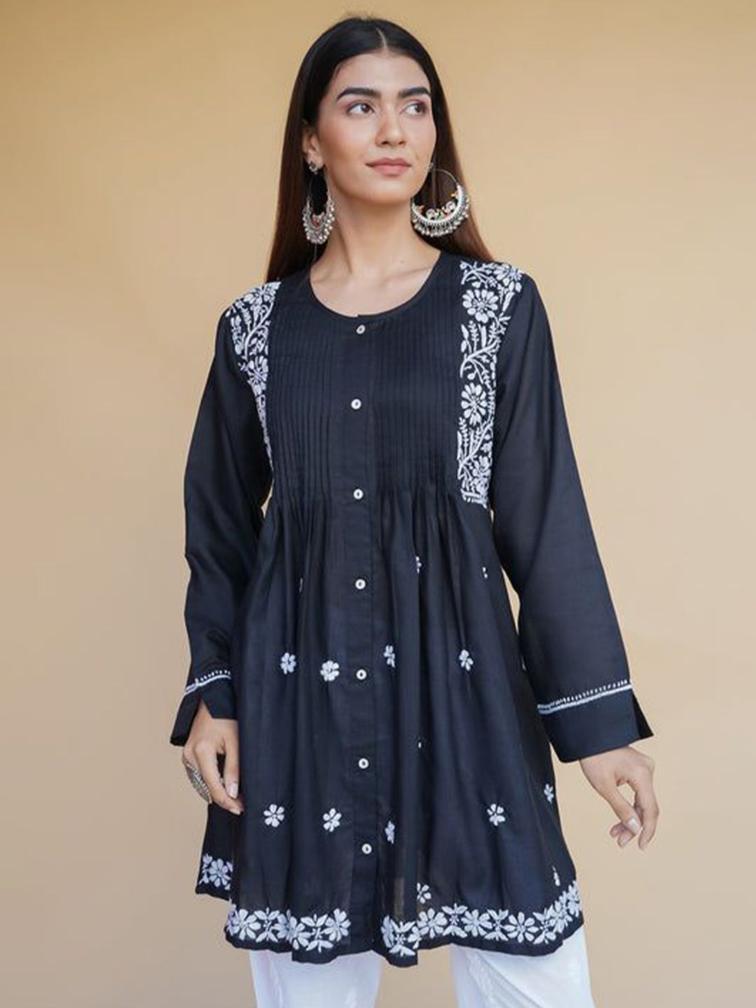 HOUSE OF KARI Floral Embroidered Round Neck Chikankari Pure Cotton Short Kurta