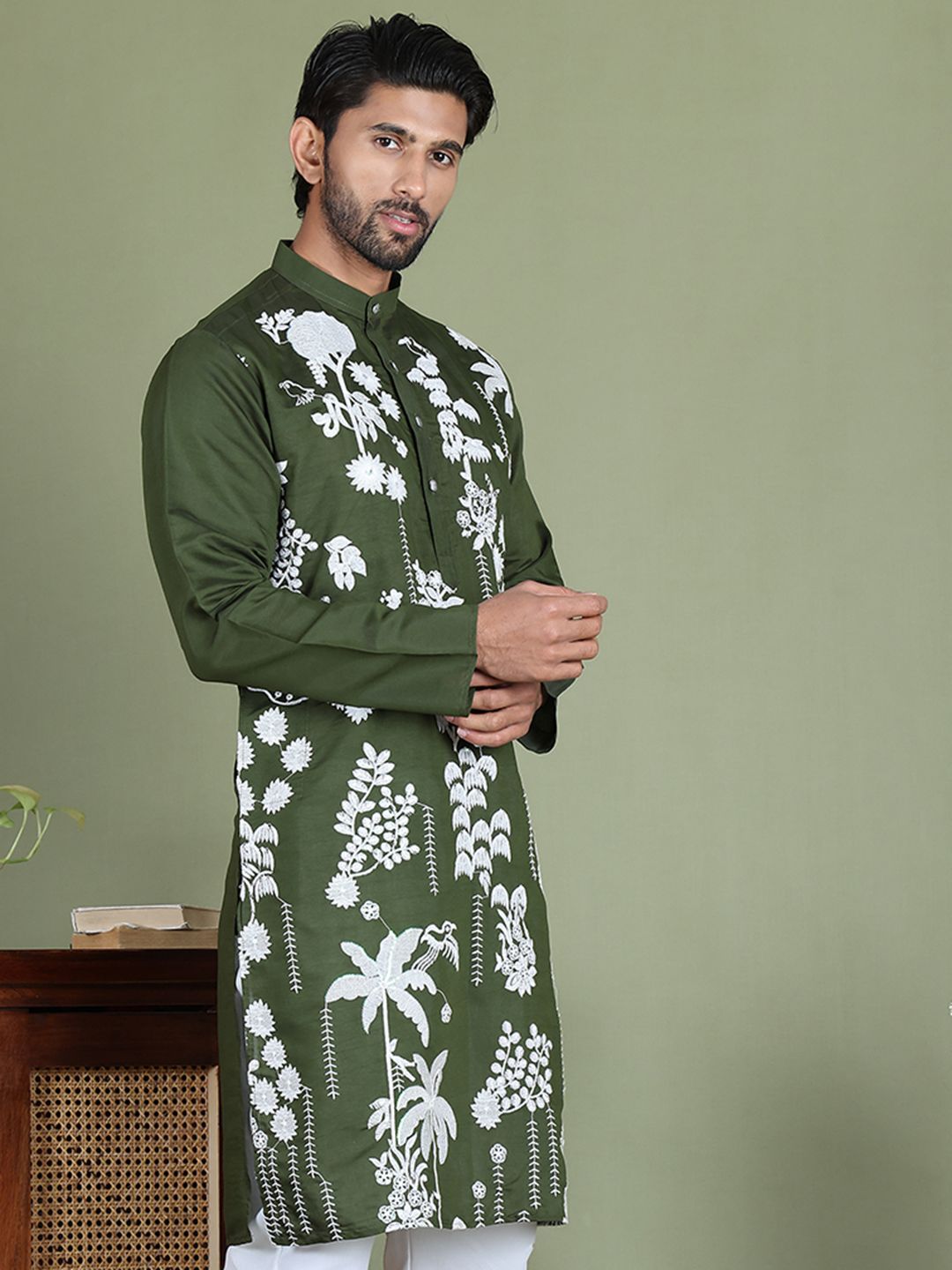 Jompers Floral Embroidered Chikankari Mandarin Collar Straight  Kurta