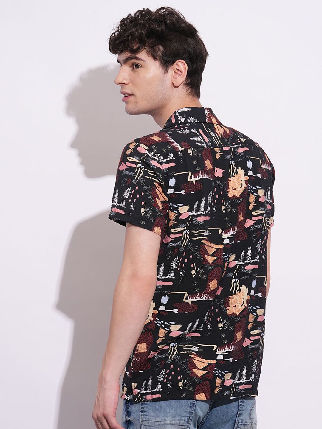 Menjadi Lelaki Manusia Klasik Bercetak Baju Kasual