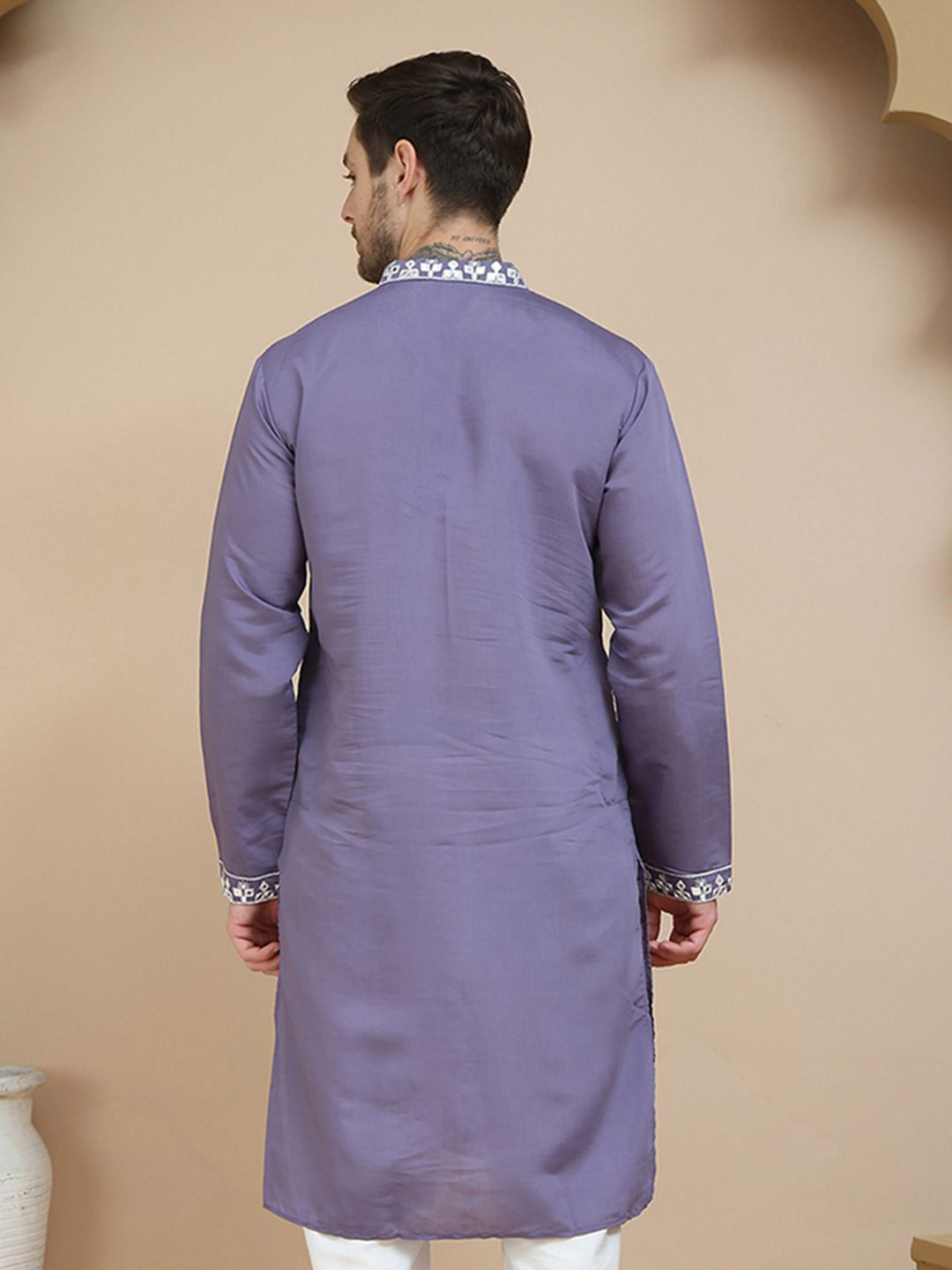 Jompers Men Geometric Embroidered Mirror Work Kurta