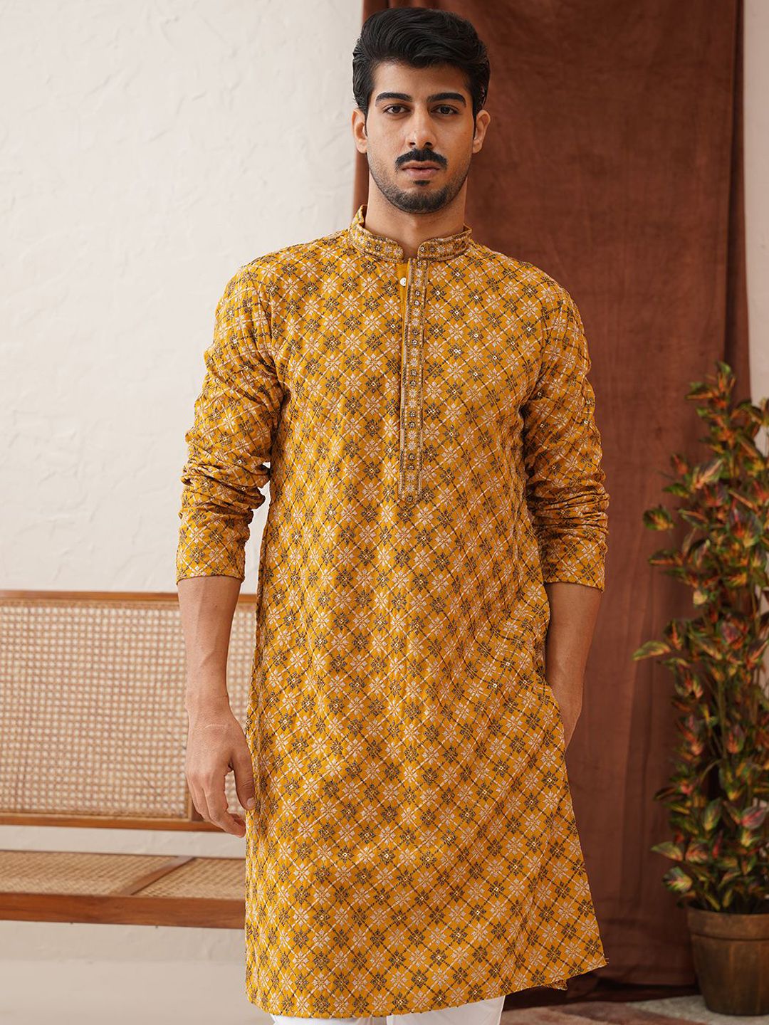 Jompers Men Geometric Embroidered Sequinned Kurta