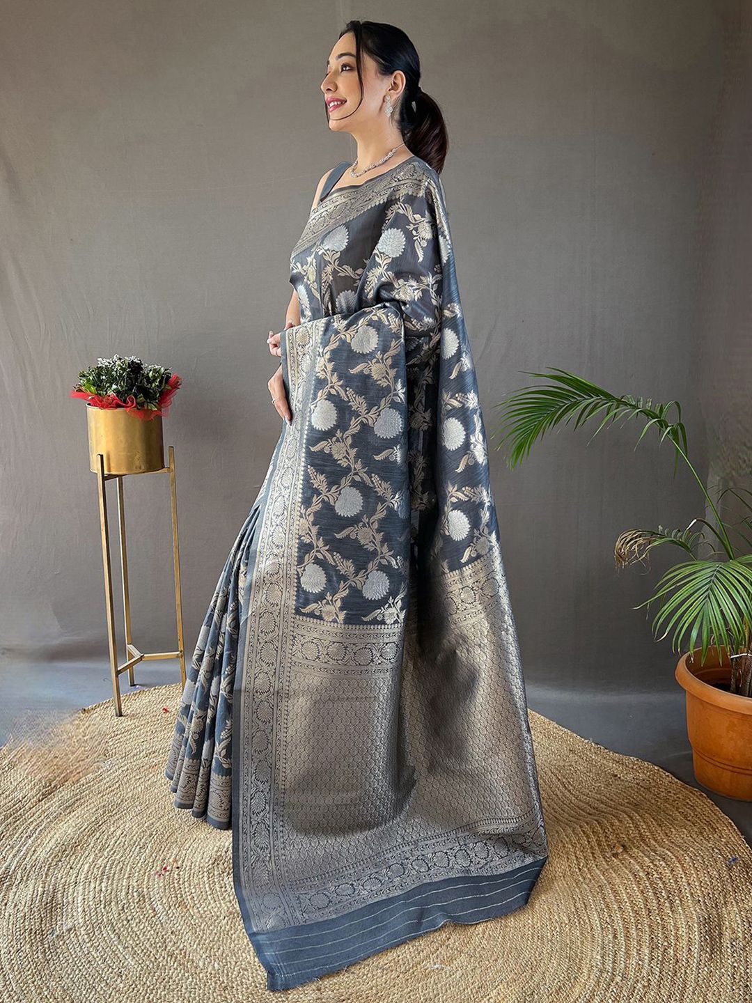 KALINI Floral Zari Silk Blend Designer Banarasi Saree