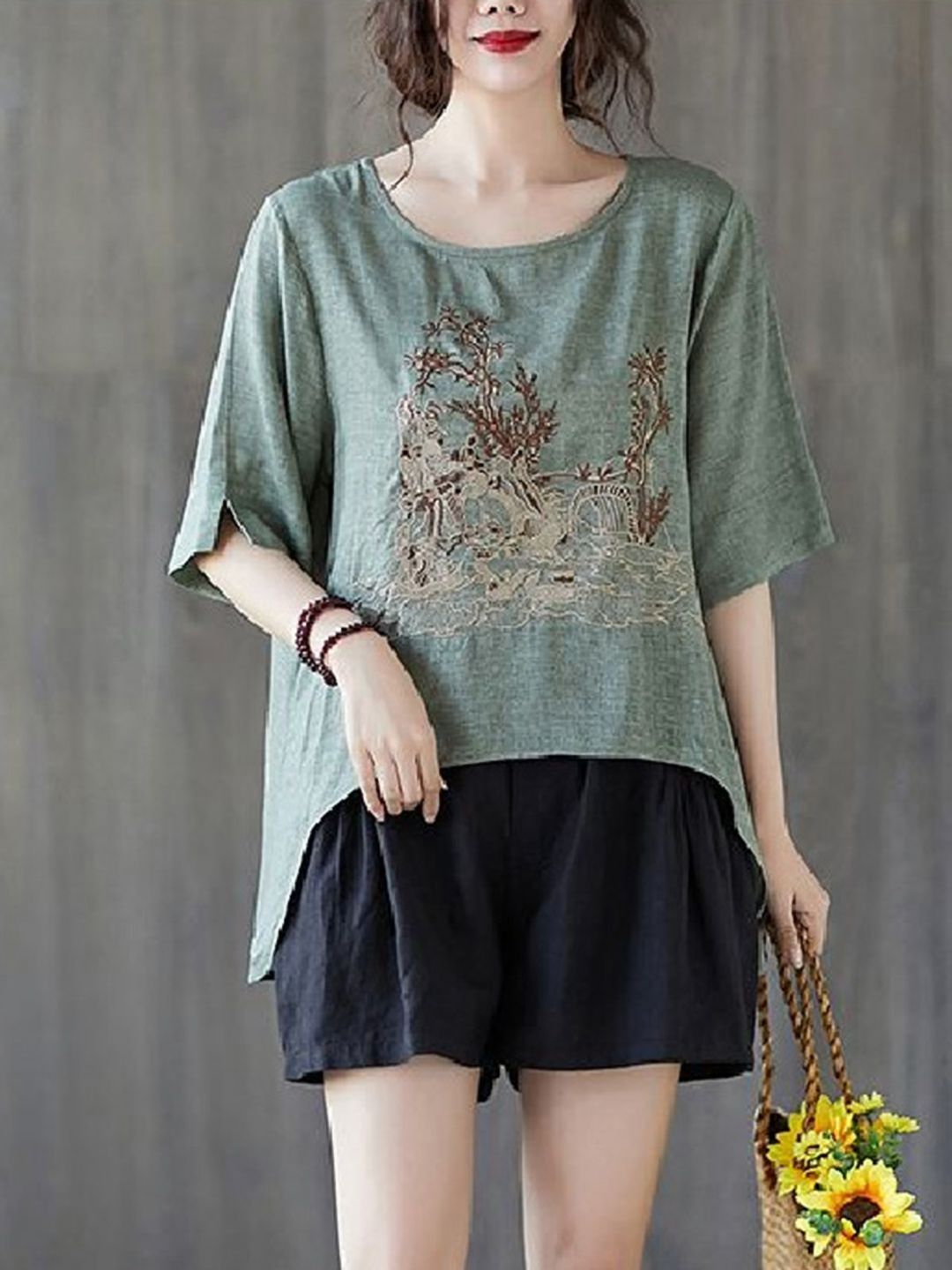 DressBerry Women Floral Colourblocked Drop-Shoulder Sleeves T-shirt