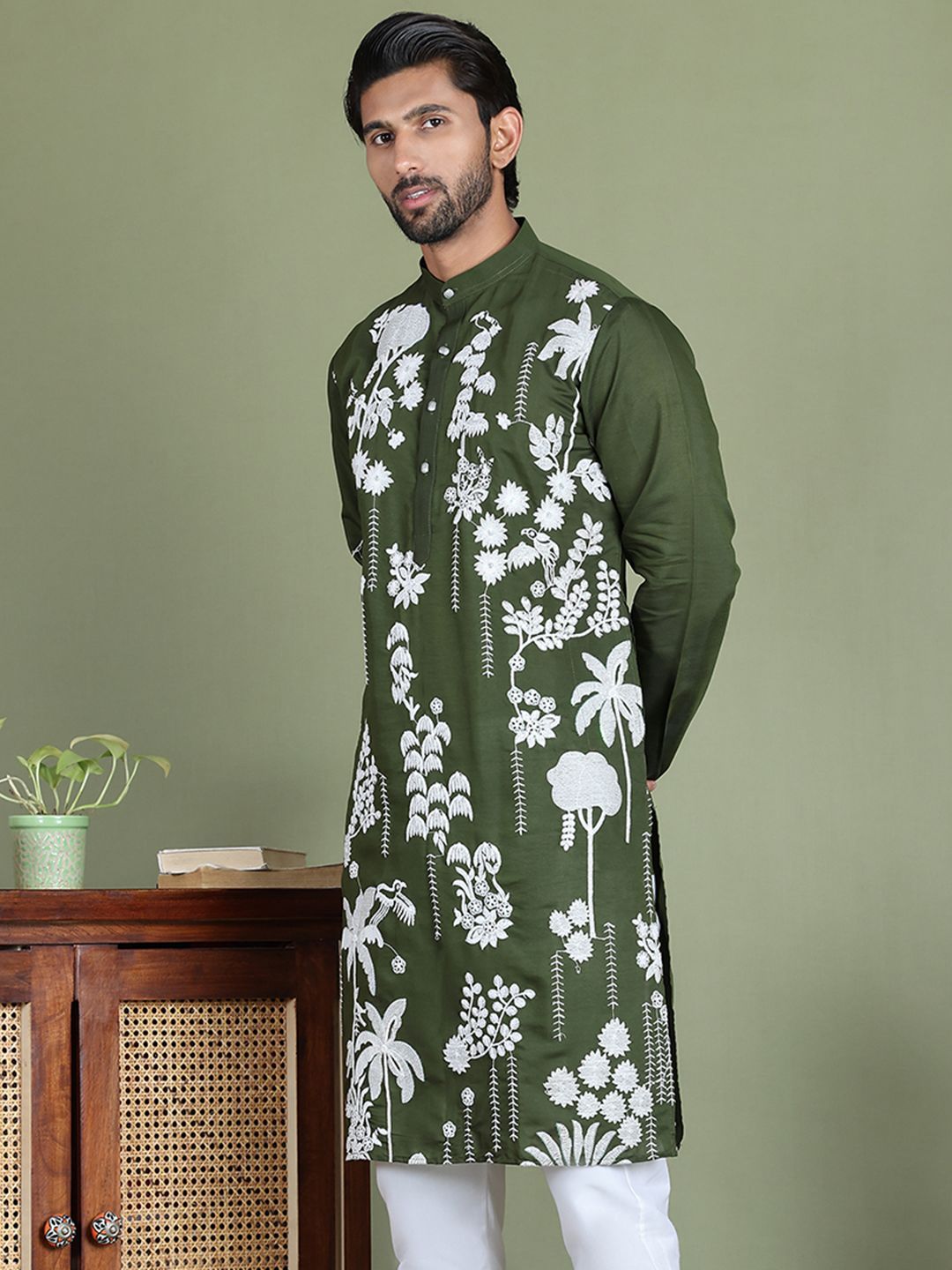 Jompers Floral Embroidered Chikankari Mandarin Collar Straight  Kurta