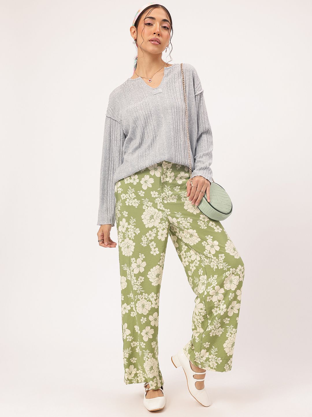 DressBerry Minimal Muse V-Neck Ribbed Top