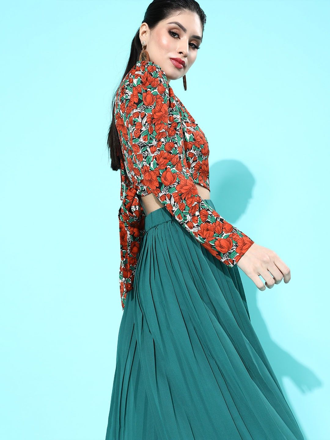 Berrylush Coral Red & Green Floral Print Puff Sleeves Styled Back Crop Top