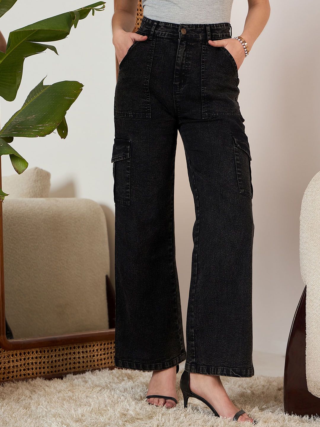 Berrylush Black Women Straight Fit High-Rise Clean Look Stretchable Jeans