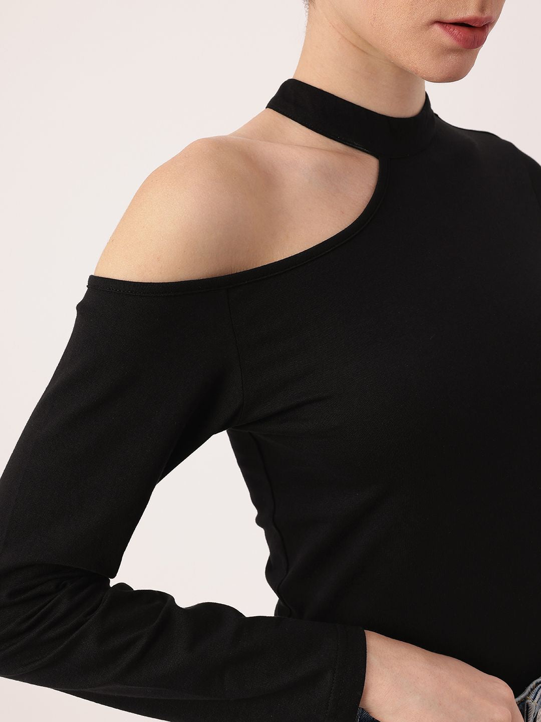 DressBerry Delightful Cold Shoulder Style Regular Top