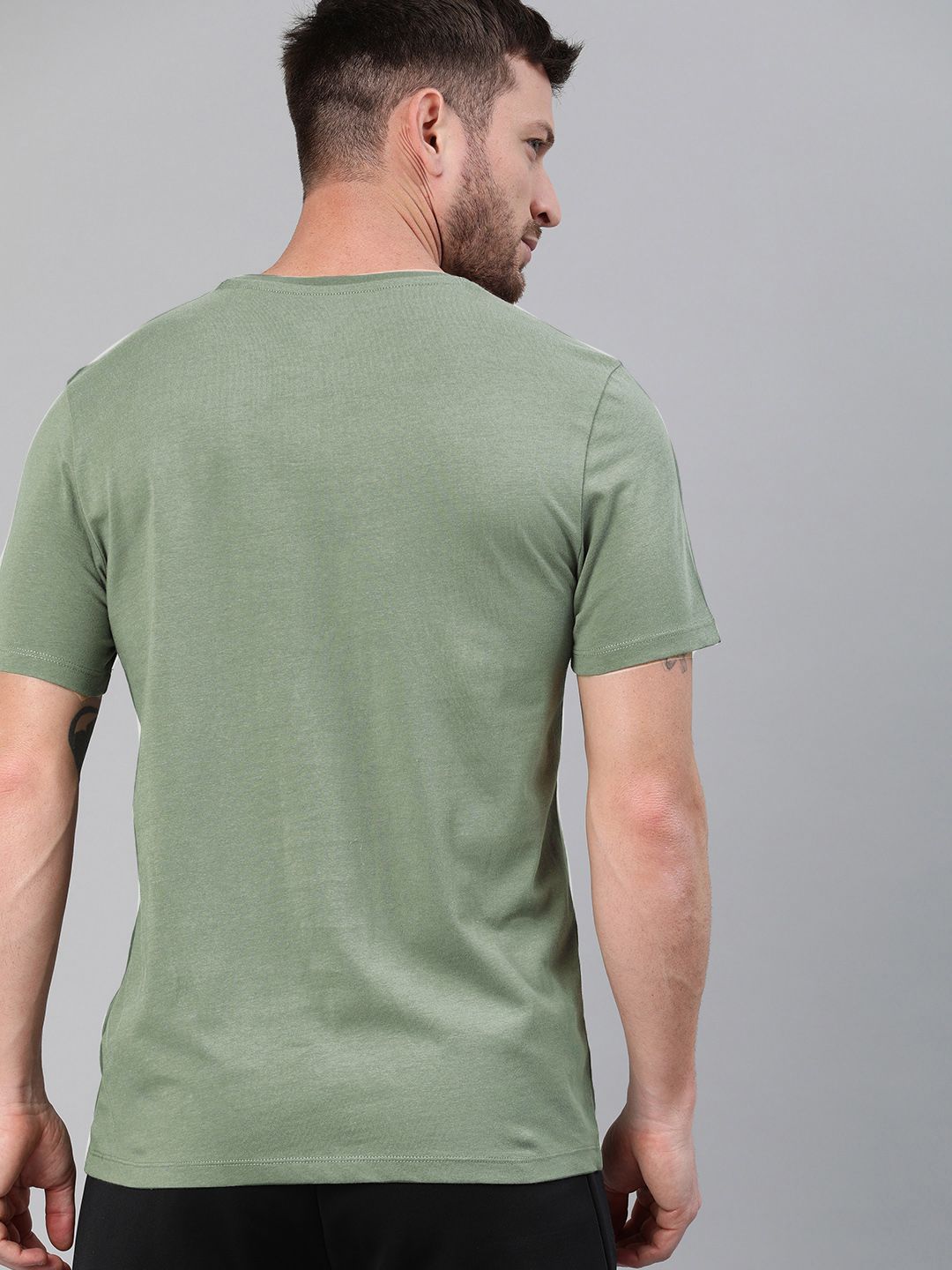 HRX oleh Hrithik Roshan Men Olive Olive Hijau Pepejal Bio-Wash Tshirt