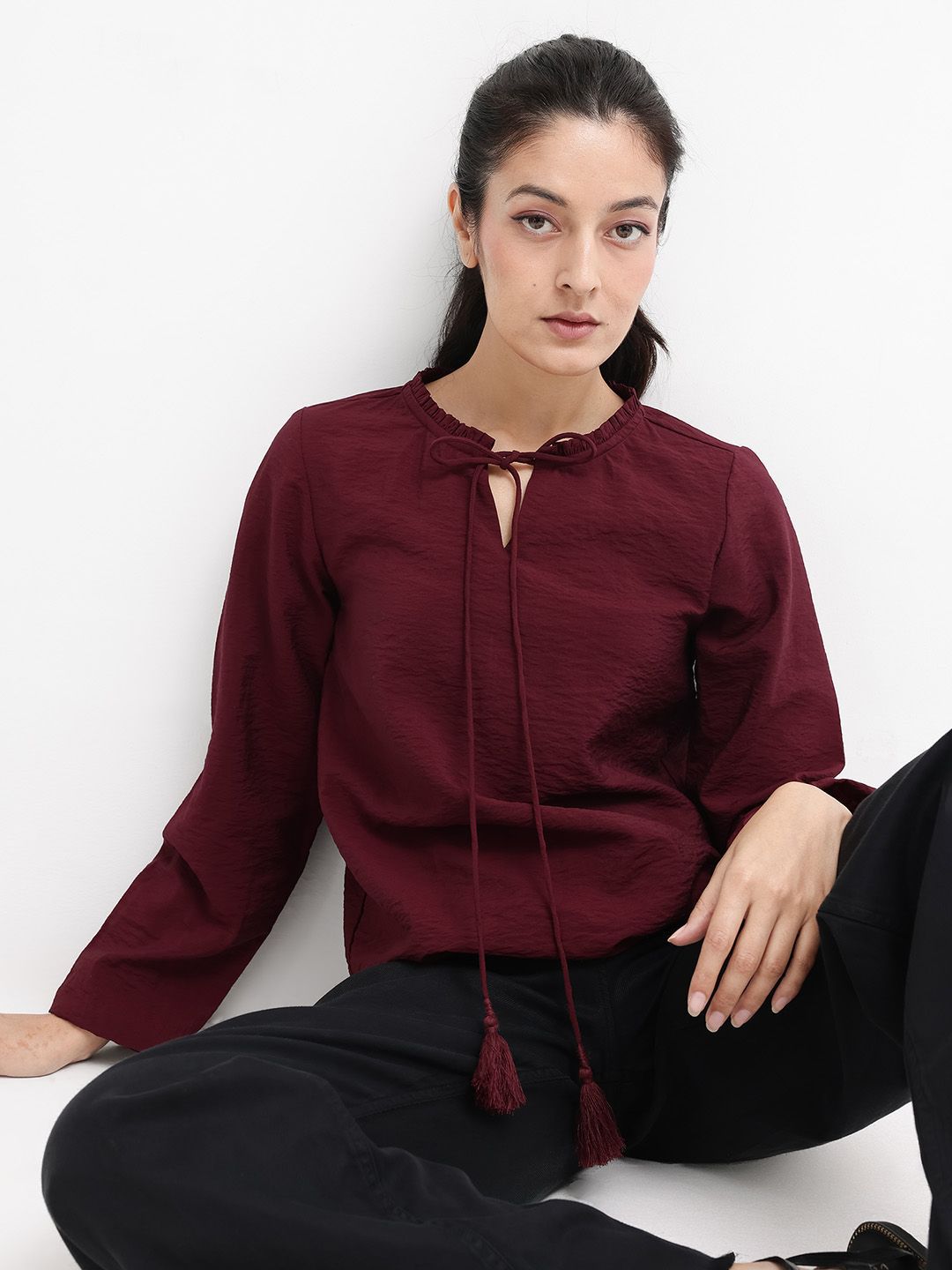 RAREISM Solid Tie-Up Neck Top