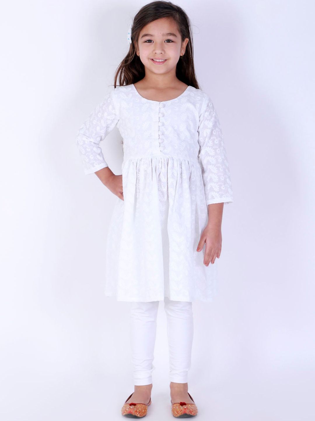 VASTRAMAY Girls White Chikankari Cotton Kurta And Leggings